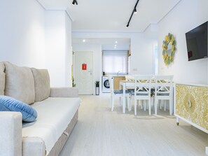 Eigentum, Möbel, Interior Design, Holz, Wohnzimmer, Fussboden, Komfort, Gebäude, Flooring, Grundeigentum