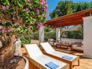 Möbel, Resort, Gartenmöbel, Schatten, Garten, Eco Hotel, Stuhl, Blumentopf, Terrasse, Landscaping