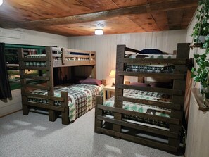 Bedroom 1
Two Twin over Full Bunks