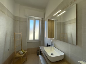Spiegel, Zapfhahn, Sinken, Armatur, Bad Sink, Badezimmer, Holz, Beleuchtung, Interior Design