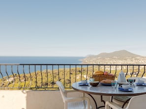 Sky, Furniture, Table, Water, Tableware, Chair, Building, Outdoor Furniture, Fence, Seaside Resort