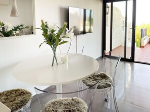 Plant, Property, Table, Interior Design, Lighting, Building, Architecture, Yellow, Decoration, Floor