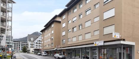 GebÀude, Fenster, Stadtgebiet, Stadt, Wohnung, Wohngebiet, Nachbarschaft, Urban Design, Eigentumswohnung, Metropolitan Area