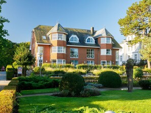 Plante, Ciel, Bâtiment, Propriété, Vert, Fenêtre, Arbre, Maison, Herbe, Immobilier