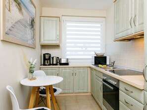 Countertop, Cabinetry, Möbel, Eigentum, Weiss, Sinken, Spüle, Schublade, Stuhl, Interior Design