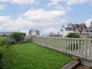 Cloud, Sky, Plant, Building, Land Lot, Fence, Grass, Tree, Rural Area, Urban Design