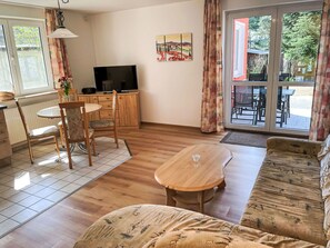 Möbel, Eigentum, Tabelle, Fenster, Holz, Flooring, Interior Design, Fussboden, Stuhl, Wohnzimmer