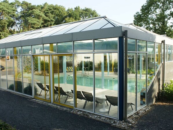 Plante, Bâtiment, Ombre, Botanique, Piscine, Table, Maison, Ciel, Herbe, Fenêtre