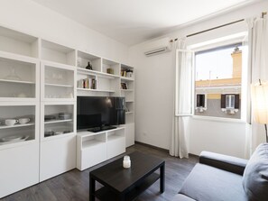 Möbel, Tabelle, Eigentum, Couch, Gebäude, Interior Design, Holz, Beleuchtung, Wohnzimmer, Flooring