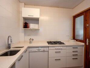 Spüle, Cabinetry, Sinken, Eigentum, Gebäude, Countertop, Zapfhahn, Küche, Holz, Interior Design
