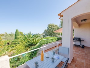 Ciel, Meubles, Plante, Propriété, Bâtiment, Pot De Fleur, Chaise, Bleu Azur, Table, Bois