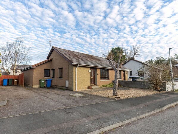 Sky, Cloud, Building, Property, Plant, Window, Road Surface, Tree, House, Asphalt