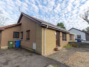 Plante, Ciel, Nuage, Fenêtre, Bâtiment, Lot Terre, Arbre, Chalet, Maison