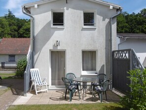 Property, Plant, Window, Furniture, Building, Chair, Sky, Shade, House, Cloud