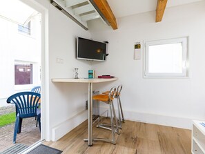 Furniture, Table, Window, Building, Wood, Architecture, Interior Design, Flooring, Floor, Living Room