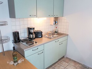 Cabinetry, Comptoir, Evier, Robinet, Bâtiment, Évier, Cuisinière, Appareil De Cuisine, Cuisine, Cooktop