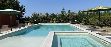 L'Eau, Plante, Piscine, Ciel, Rectangle, Arbre, Ombre, Herbe, Loisir, Composite