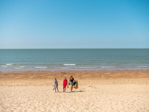 Water, Sky, Beach, Coastal And Oceanic Landforms, Cloud, Landscape, Leisure
