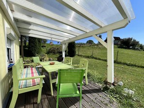 Plante, Bâtiment, Ombre, Porche, Fenêtre, Arbre, Table, Chaise, Herbe, Immobilier