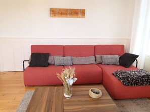 Brown, Couch, Furniture, Property, Table, Wood, Comfort, Rectangle, Living Room, Interior Design