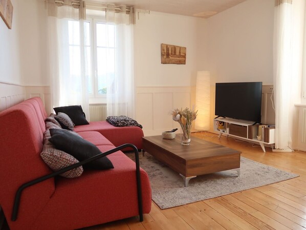 Couch, Furniture, Property, Table, Comfort, Wood, Interior Design, Flooring, Building, Floor