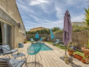 Gartenmöbel, Schwimmbad, Möbel, Stuhl, Garten, Hinterhof, Landscaping, Schatten, Blumentopf, Eco Hotel