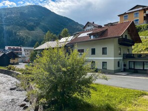 Plante, Ciel, Nuage, Propriété, Bâtiment, Montagne, Fenêtre, La Nature, Paysage Naturel, Arbre