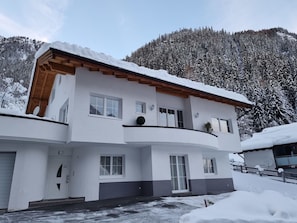 Himmel, Schnee, Eigentum, Fenster, Daytime, Gebäude, Baum, Haus, Steigung