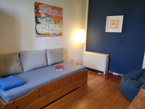 Möbel, Eigentum, Azurblau, Komfort, Interior Design, Holz, Haus, Fussboden, Flooring, Wohnzimmer