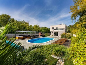 Nuage, Ciel, Plante, L'Eau, Bâtiment, Arbre, Piscine, Paysage Naturel, Condominium, Eco Hôtel