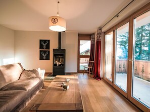 Möbel, Interior Design, Flooring, Fussboden, Holzboden, Holz, Decke, Zimmer, Laminatboden, Wohnzimmer