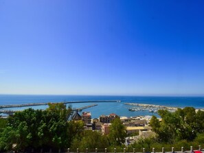 Water, Sky, Plant, Cloud, Tree, Urban Design, Residential Area, Horizon, Headland, Landscape