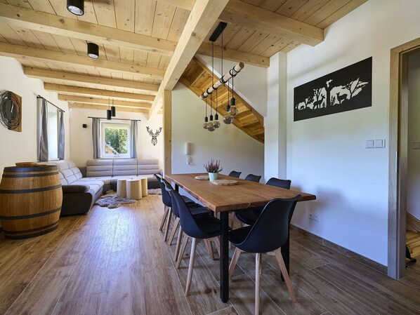 Furniture, Table, Property, Wood, Barrel, Interior Design, Flooring, Chair, Hall, Floor