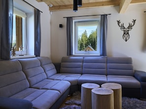 Möbel, Couch, Fenster, Pflanze, Holz, Beleuchtung, Interior Design, Gebäude, Schatten, Wohnzimmer