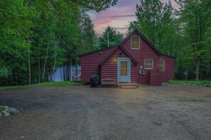 View of cabin from the driveway