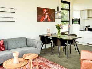 Möbel, Eigentum, Tabelle, Couch, Bilderrahmen, Interior Design, Flooring, Wohnzimmer, Komfort, Pflanze