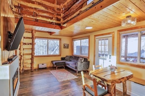 Get ready to feel right at home in this cozy cabin.