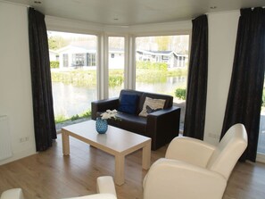 Möbel, Eigentum, Tabelle, Couch, Holz, Pflanze, Komfort, Interior Design, Gebäude, Schatten
