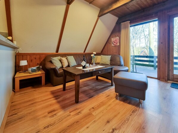 Property, Furniture, Table, Couch, Wood, Window, Comfort, Building, Interior Design, Flooring