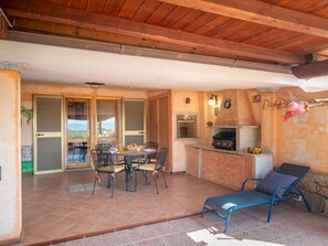 Möbel, Tabelle, Holz, Interior Design, Flooring, Couch, Zimmerpflanze, Fussboden, Gebäude, Wohnzimmer