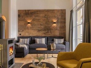 Eigentum, Möbel, Couch, Tabelle, Bilderrahmen, Holz, Interior Design, Beleuchtung, Wohnzimmer, Komfort
