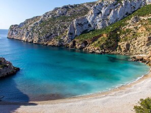 Water, Sky, Mountain, Azure, Natural Landscape, Coastal And Oceanic Landforms, Watercourse, Terrain, Mountainous Landforms, Plant