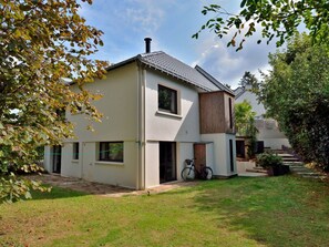 Plante, Bâtiment, Ciel, Propriété, Fenêtre, Nuage, Maison, Arbre, Architecture, Chalet