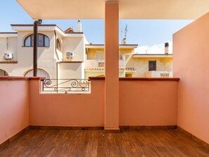 Wood, Building, Shade, Flooring, Facade, Urban Design, Tints And Shades, Sky, Hardwood, Landscape