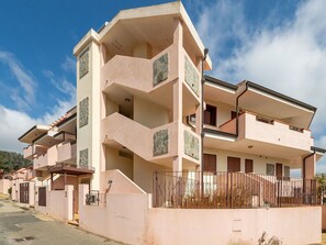 Ciel, Nuage, Bâtiment, Propriété, Plante, Fenêtre, Design Urbain, Condominium, Façade, Point De Repère