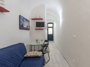 Bâtiment, Maison, Sol, Sol, Confort, Mur, Télévision, Immobilier, Salon, Porte