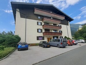 Car, Building, Cloud, Sky, Wheel, Vehicle, Plant, Window