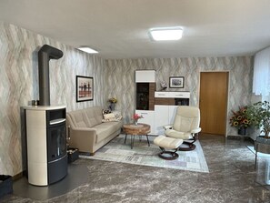 Meubles, Plante, Bâtiment, Plante D'Appartement, Confort, Design Intérieur, Canapé, Salon, Chaise, Maison