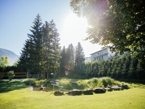 Sky, Plant, Building, Natural Landscape, Natural Environment, Tree, Land Lot, Sunlight, Vegetation, Shade