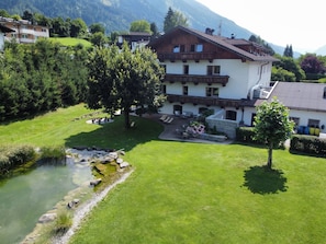 Jardin, Pelouse, Cour, Arrière-Cour, Aménagement Paysager, Mobilier De Jardin, Alpes, Villa, Cour, Hacienda